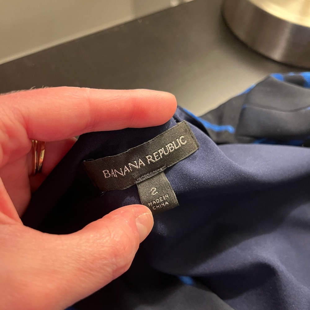 Banana Republic dress size 2. Barely worn. Great for work!